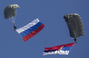 russia-serbia-military-drill-november-2014-paratroopers-flags