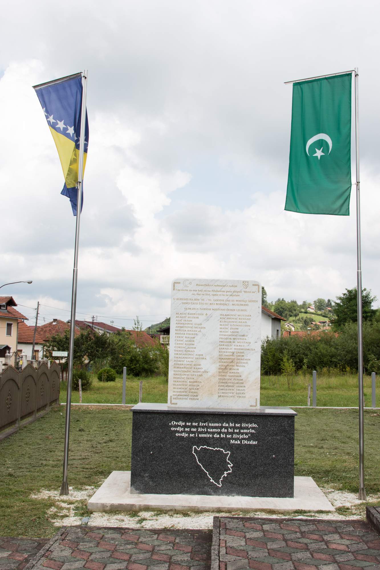 Read more about the article Svirepo likvidirani dok su kopali grobnicu za 12 ubijenih Bošnjaka